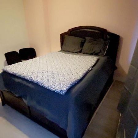 Private Double Bed Room Only With Balcony In Apartment Rotterdam Exterior foto