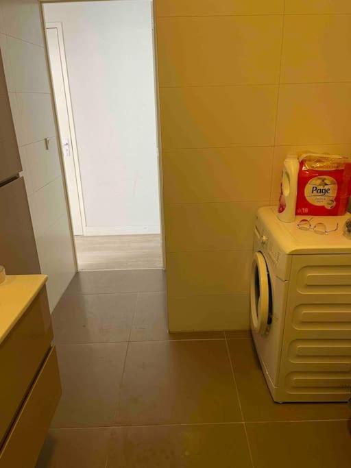 Private Double Bed Room Only With Balcony In Apartment Rotterdam Exterior foto